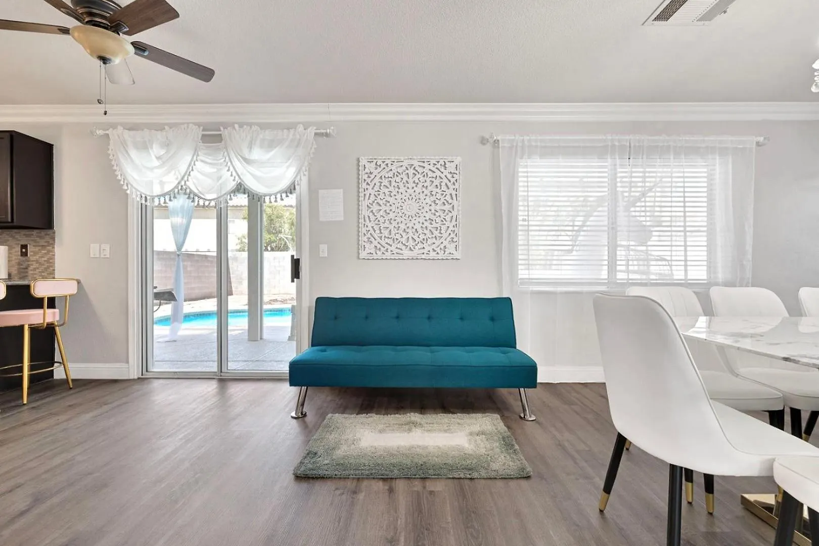 Modern Home In Las Vegas Near Strip With Pool And Jacuzzi
